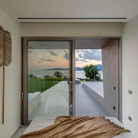 Thalatta Villa Evgiros